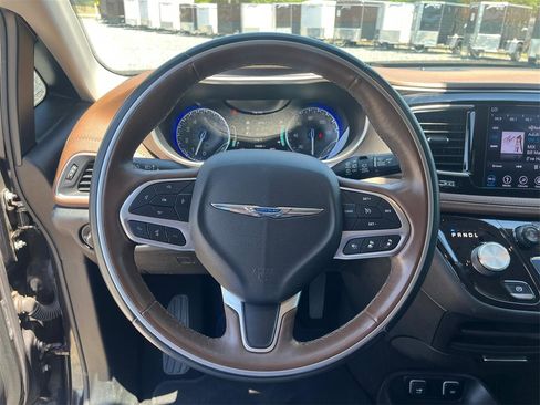 Used 2018 Chrysler Pacifica Limited FWD image 17