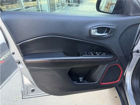 Used 2019 Jeep Compass Trailhawk w/ Leather Interior Group AWD/4WD image 14