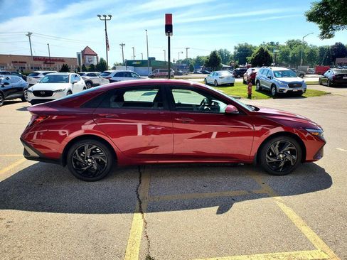 Used 2024 Hyundai Elantra SEL FWD image 4