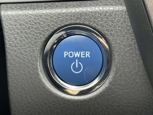 Used 2019 Toyota Camry LE image 17