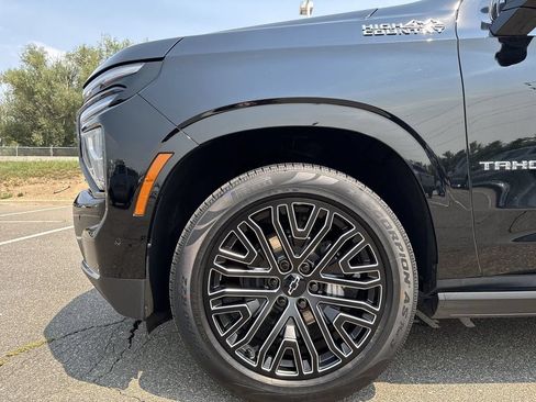 Certified 2025 Chevrolet Tahoe High Country AWD/4WD image 39