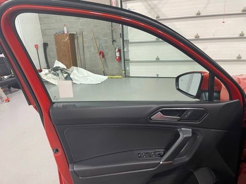 Used 2018 Volkswagen Tiguan SE AWD/4WD image 14