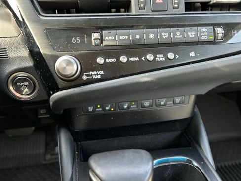 Certified 2024 Lexus ES 300h w/ Luxury Package image 25