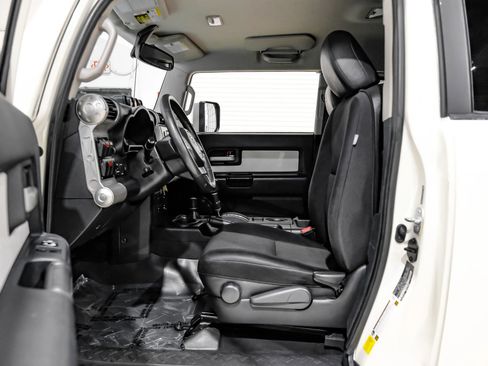 Used 2014 Toyota FJ Cruiser 4WD w/ Upgrade Package image 19