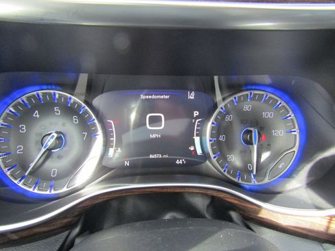 Used 2023 Chrysler Pacifica Limited image 25