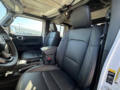 New 2026 Jeep Gladiator Sport AWD/4WD image 6