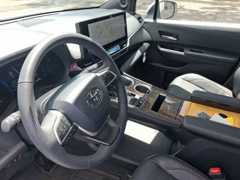 Used 2026 Toyota Sienna Limited AWD/4WD image 2