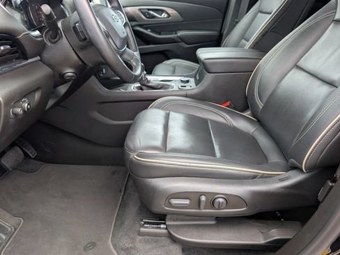 Used 2023 Chevrolet Traverse Premier w/ Redline Edition FWD image 17