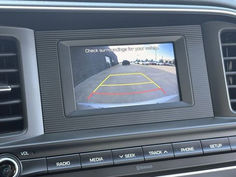 Used 2019 Hyundai Elantra SE image 17