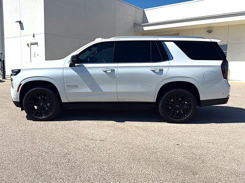 Used 2025 Chevrolet Tahoe Premier AWD/4WD image 4