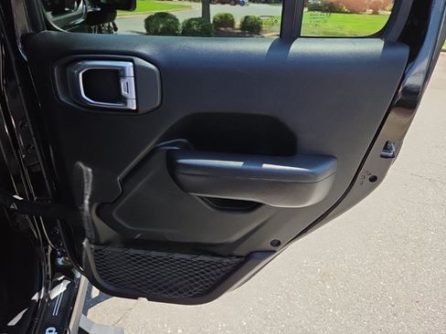 Used 2018 Jeep Wrangler Unlimited Sport S AWD/4WD image 31