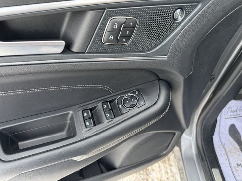 Used 2024 Ford Edge Titanium image 8