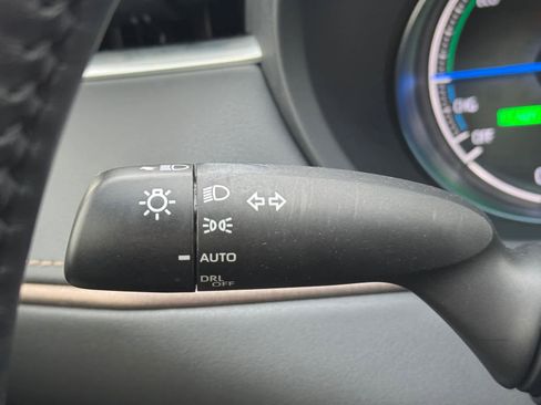 Used 2022 Toyota Venza XLE image 20