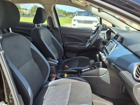 Used 2025 Nissan Versa SV FWD image 23