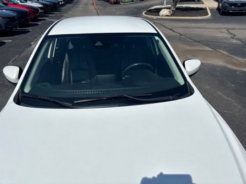 Used 2018 MAZDA MAZDA3 Touring FWD image 3