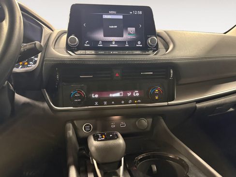 Used 2022 Nissan Rogue SV FWD image 12