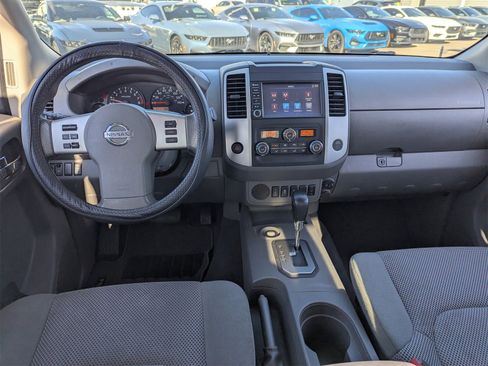 Used 2020 Nissan Frontier SV image 15
