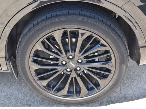 Used 2023 Lincoln Corsair Reserve w/ Equipment Group 201A FWD image 13