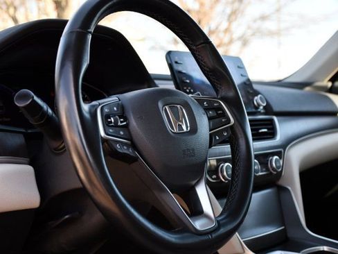 Used 2022 Honda Accord Touring image 11