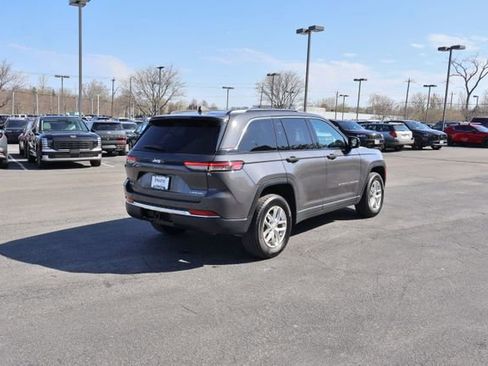 Used 2025 Jeep Grand Cherokee Laredo w/ Luxury Tech Group I AWD/4WD image 7