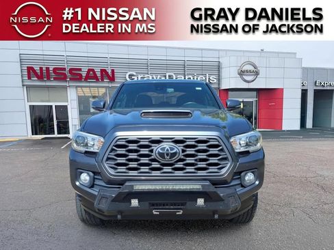 Used 2021 Toyota Tacoma TRD Sport w/ Technology Package AWD/4WD image 2