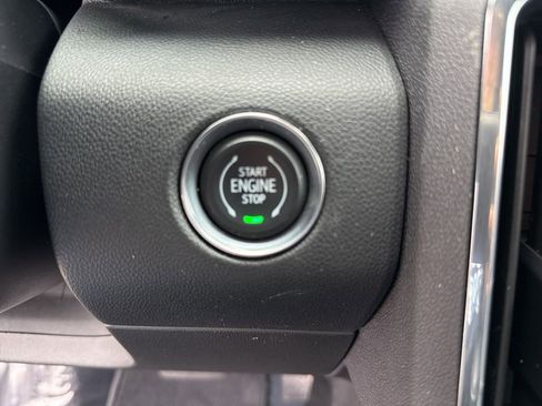 Used 2025 GMC Acadia Elevation image 24