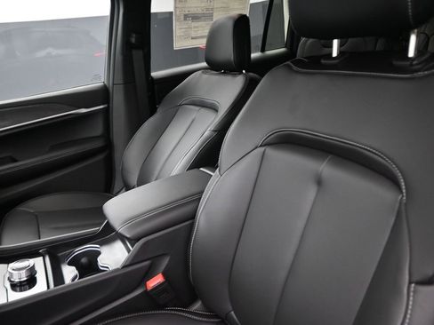 New 2025 Jeep Grand Cherokee L Limited w/ Black Appearance Package image 31