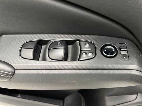 Used 2025 Nissan Altima 2.5 SV image 12