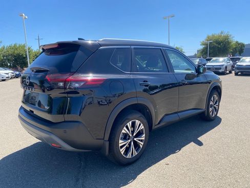 Used 2023 Nissan Rogue SV w/ SV Premium B Package FWD image 5