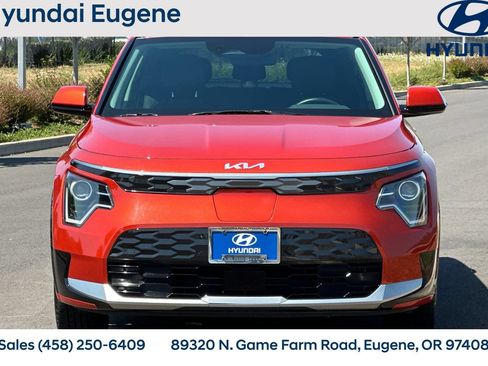 Used 2023 Kia Niro Wind w/ Wind Preserve Package FWD image 10