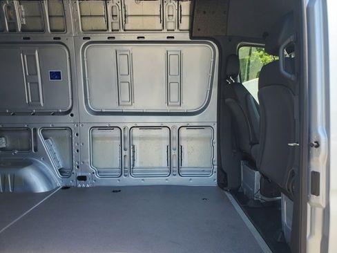 Used 2025 Mercedes-Benz Sprinter 2500 image 9