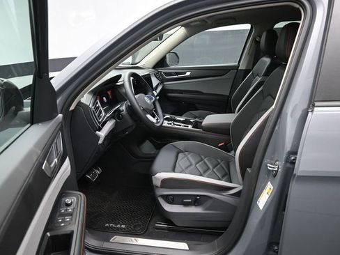 New 2026 Volkswagen Atlas Peak Edition image 9