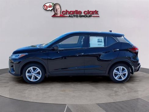 New 2025 Nissan Kicks Play S image 2