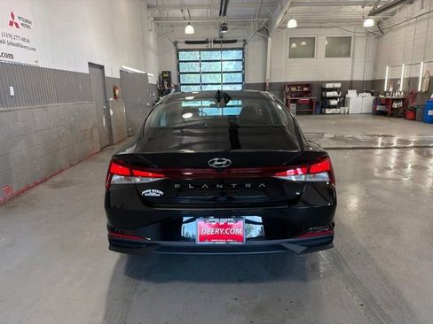 Used 2023 Hyundai Elantra SEL FWD image 4