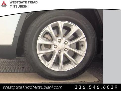 Used 2020 Jeep Cherokee Latitude FWD image 8