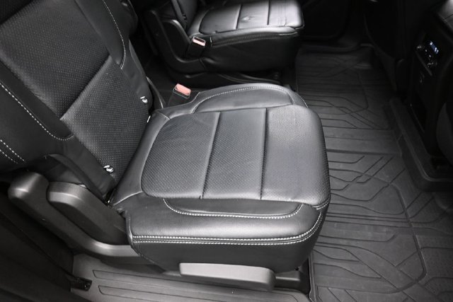 Used 2023 Chevrolet Traverse LT FWD image 30