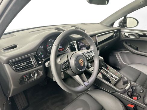 Certified 2026 Porsche Macan AWD/4WD image 4