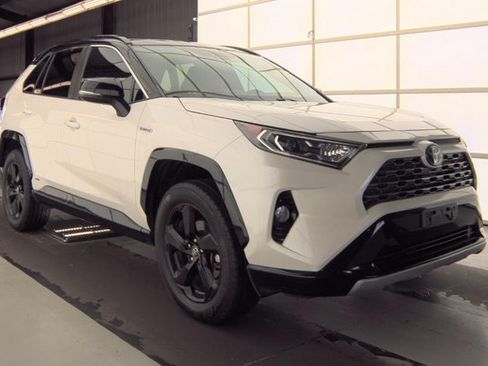 Used 2020 Toyota RAV4 XSE AWD/4WD image 2