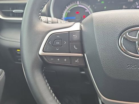 Certified 2024 Toyota Highlander XLE image 18