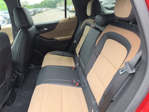 Used 2025 Chevrolet Equinox ACTIV w/ Safety and Technology Package FWD image 13