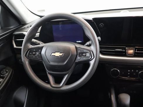 Used 2025 Chevrolet TrailBlazer LT AWD/4WD image 14