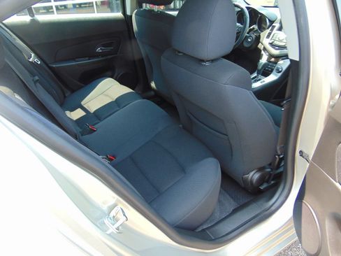 Used 2015 Chevrolet Cruze LT FWD image 4