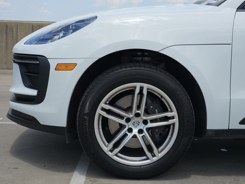 Certified 2026 Porsche Macan AWD/4WD image 13