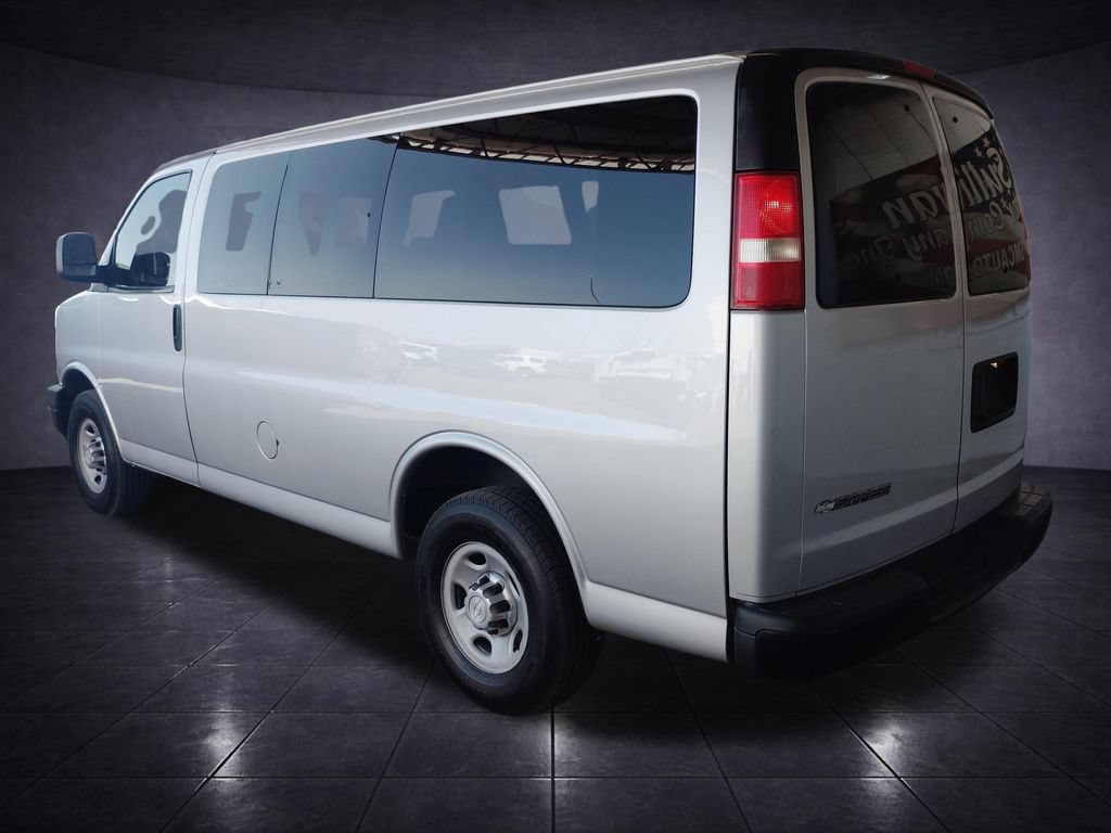 Used 2017 Chevrolet Express 2500 LS RWD image 3