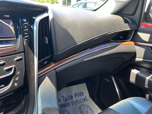 Used 2019 Cadillac Escalade Premium Luxury AWD/4WD image 22