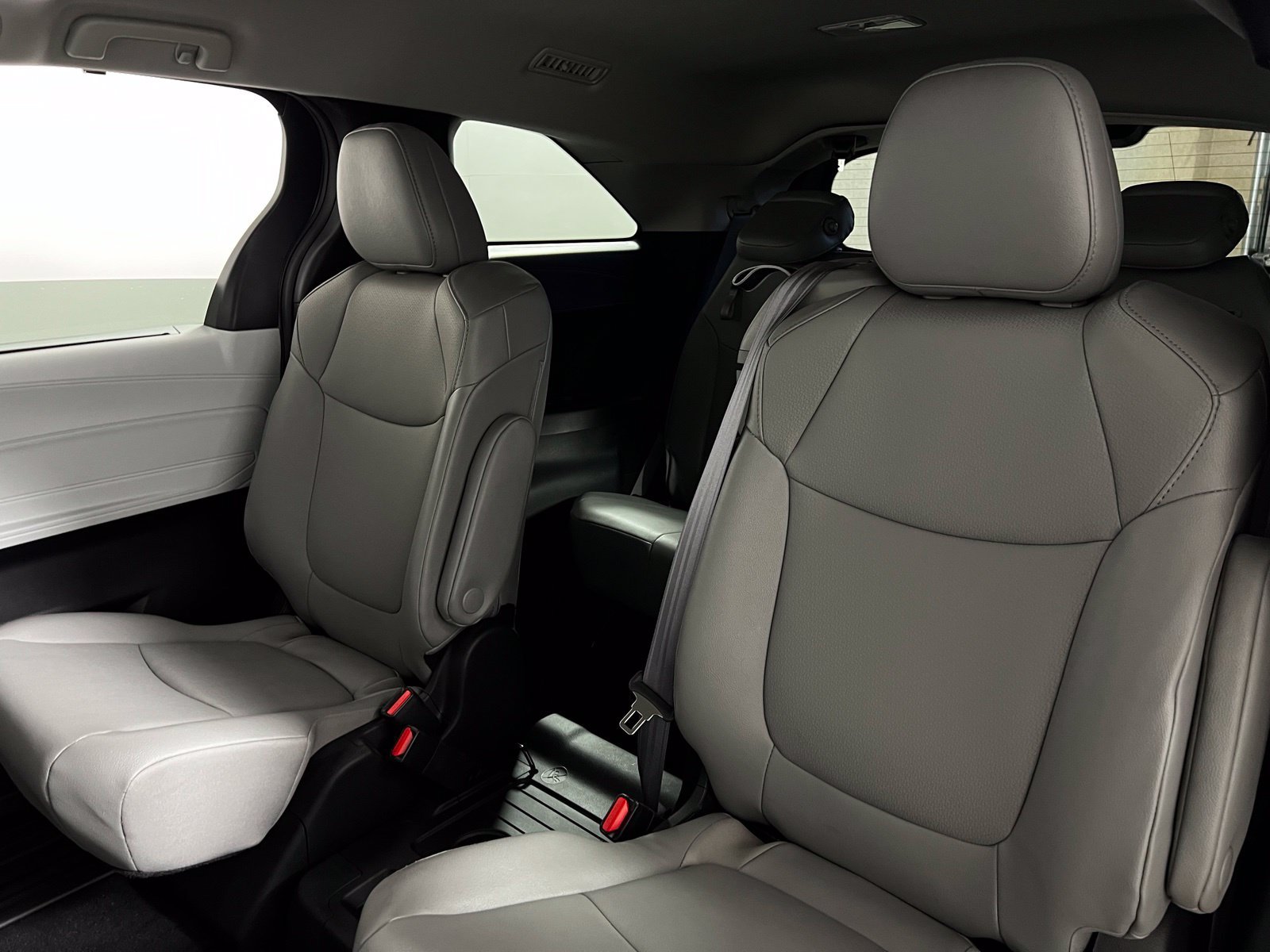 Certified 2025 Toyota Sienna XLE FWD image 20
