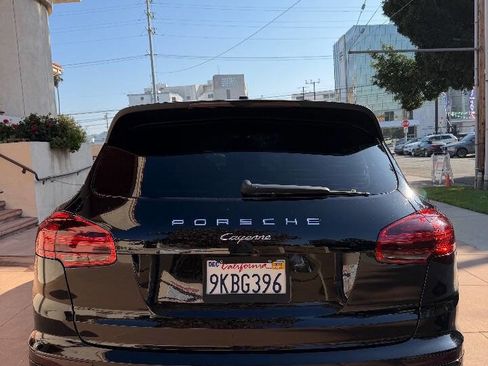 Used 2018 Porsche Cayenne Platinum Edition image 6