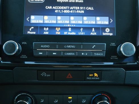 Used 2023 Nissan Frontier SV image 29