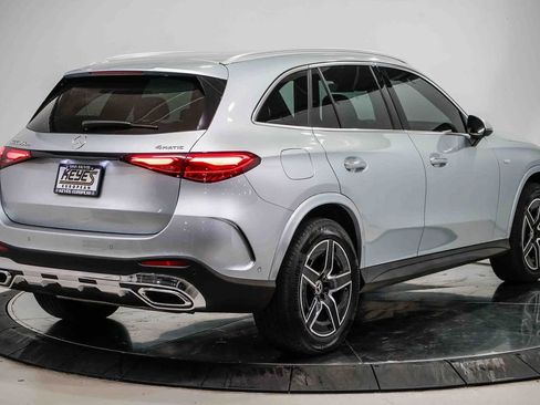 Used 2025 Mercedes-Benz GLC 350e 4MATIC image 4