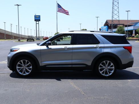 Used 2021 Ford Explorer Platinum w/ Equipment Group 601A AWD/4WD image 38